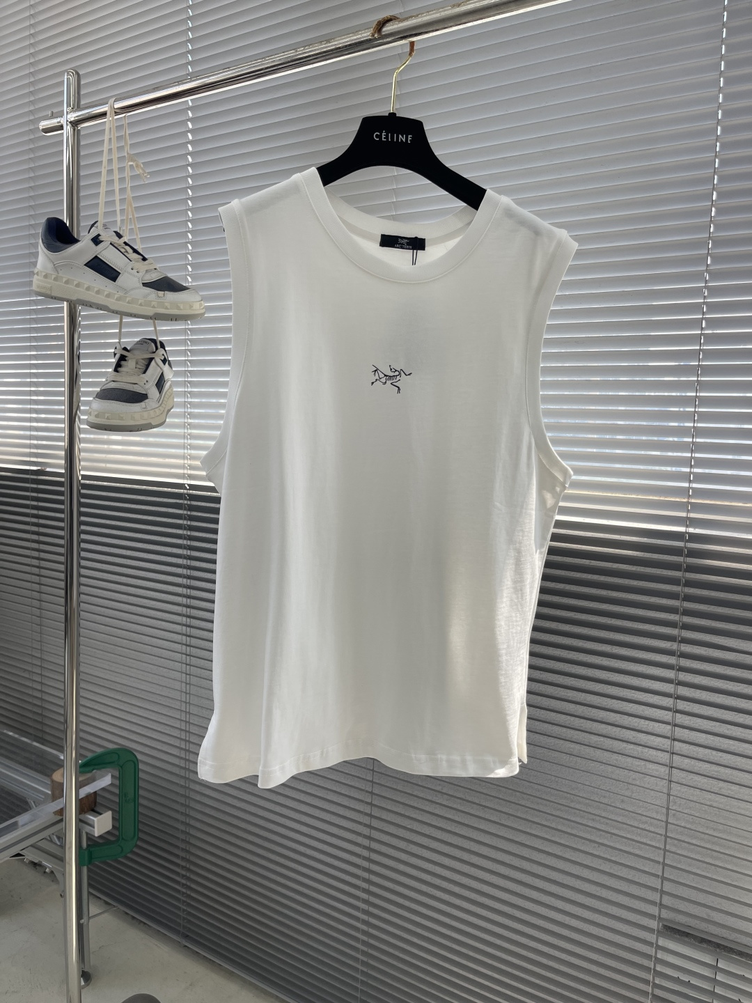 NO:952810,(XL/1 XXL/2) - Niaojia 25ss new vest T-shirt. The fabric is made of high-quality pure cotton fabric. It is soft and breathable while retaining the original support. Imported machine printing process is used on the front and back to restore the color of the pattern itself. Size M-3XL,,jil sander,tees,t-shirt,19860909（XL/1 XXL/2） - 鸟家25ss新款背心T恤 面料采用优质纯棉面料 柔软透气的同时保留原有的支持性 前后采用进口机印工艺 还原图案本身的色彩 码数M-3XL,,jil sander,tees，t-shirt,,Men's clothing