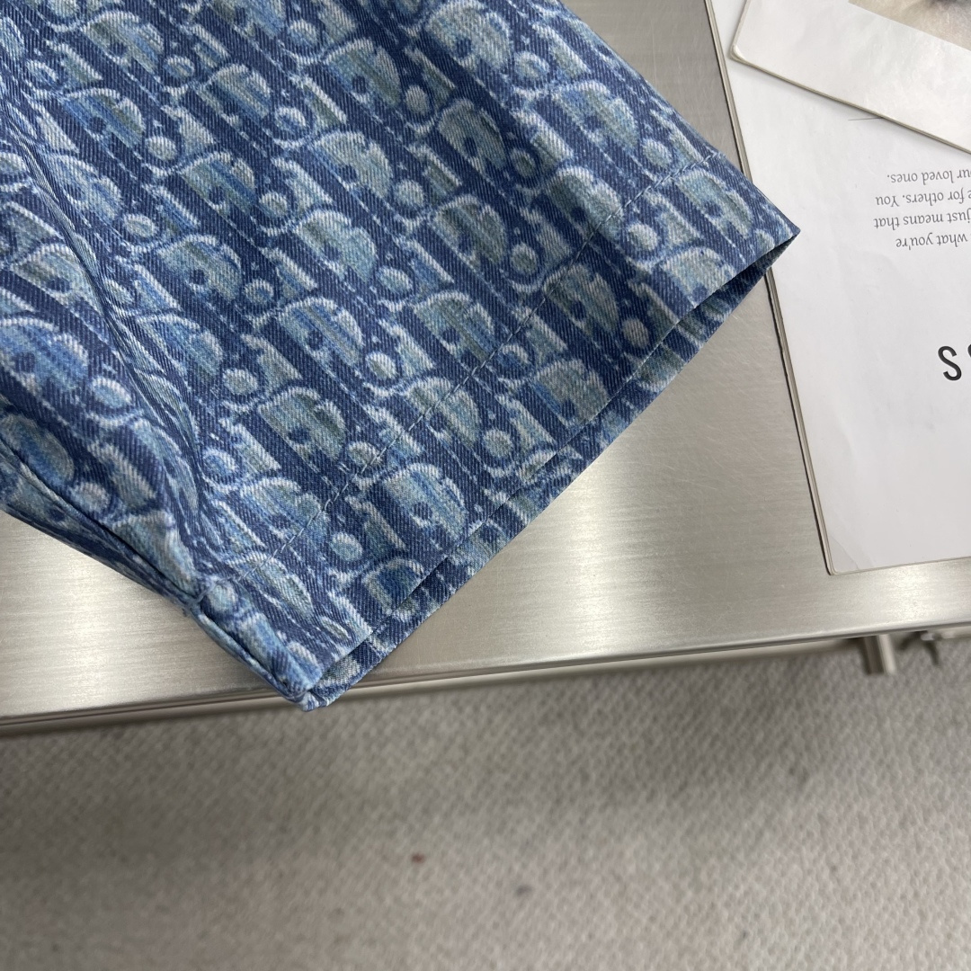 -Dio Oblique 满印短袖衬衫定制云锦柔棉交织料 质感十足 舒适贴肤 以深邃蓝调为画布 挥洒标志