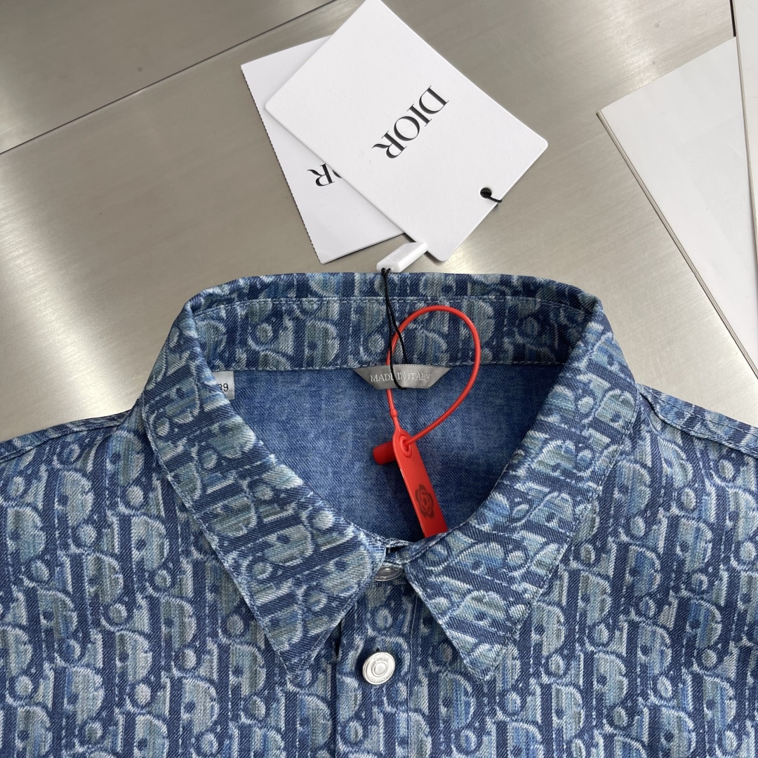 -Dio Oblique 满印短袖衬衫定制云锦柔棉交织料 质感十足 舒适贴肤 以深邃蓝调为画布 挥洒标志