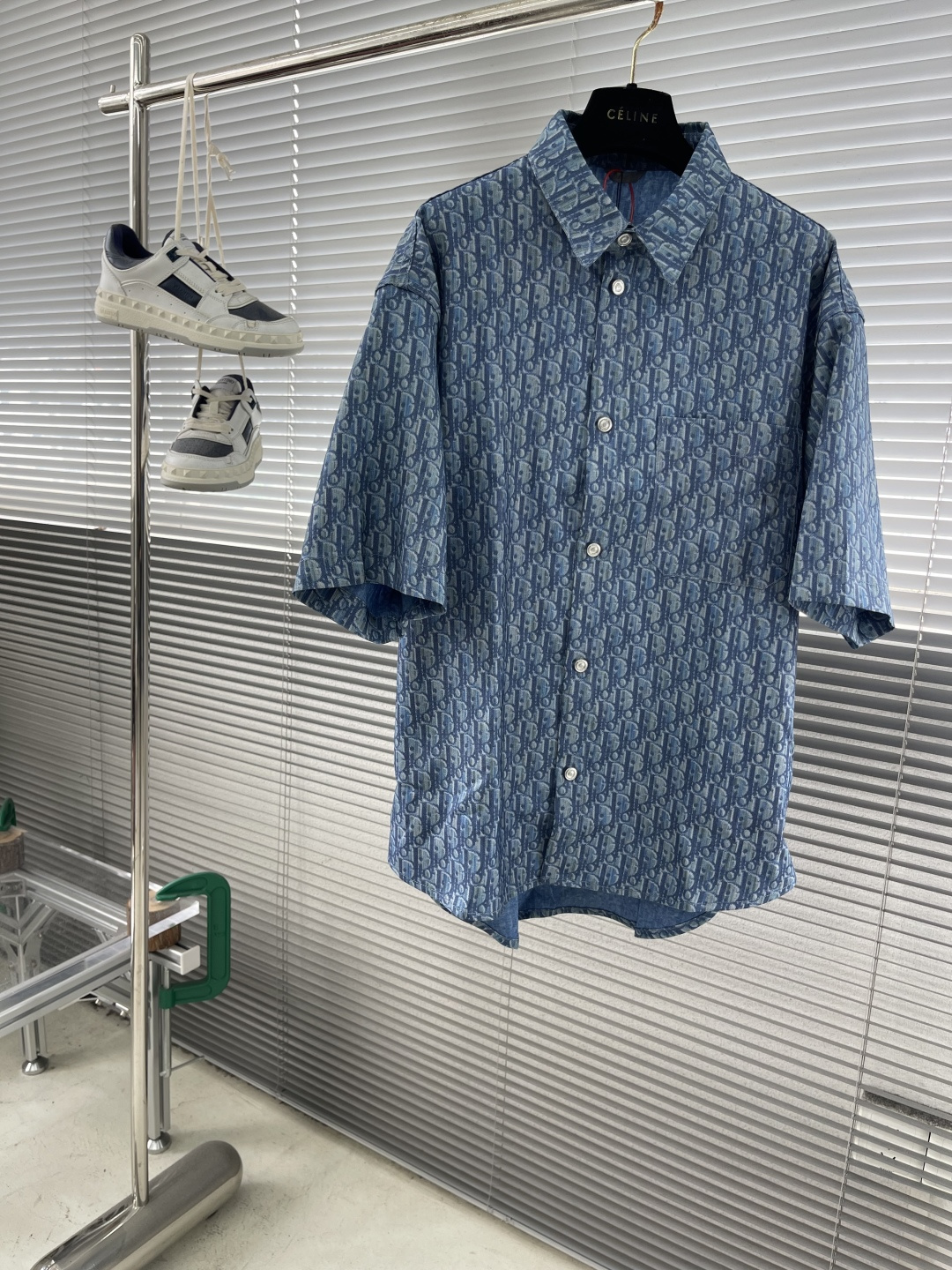 -Dio Oblique 满印短袖衬衫定制云锦柔棉交织料 质感十足 舒适贴肤 以深邃蓝调为画布 挥洒标志