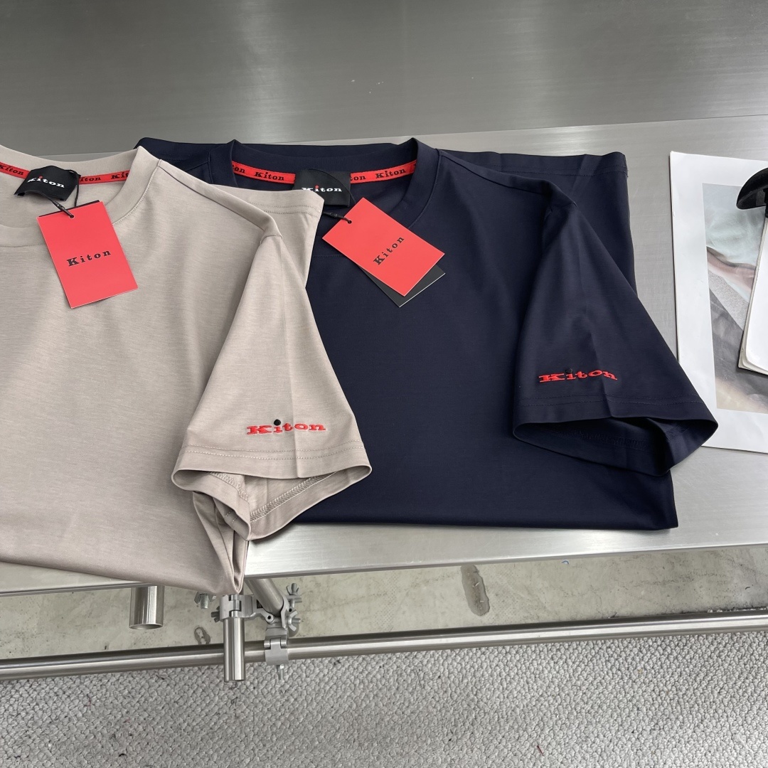 -Kiton 2025春夏新品,经典奢华之作!!
品相完美如斯!!
KITON奇顿男士简约商务休