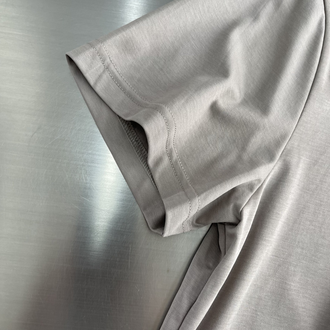 -Kiton 2025春夏新品,经典奢华之作!!
品相完美如斯!!
KITON奇顿男士简约商务休