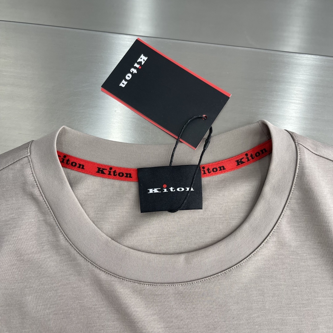 -Kiton 2025春夏新品,经典奢华之作!!
品相完美如斯!!
KITON奇顿男士简约商务休