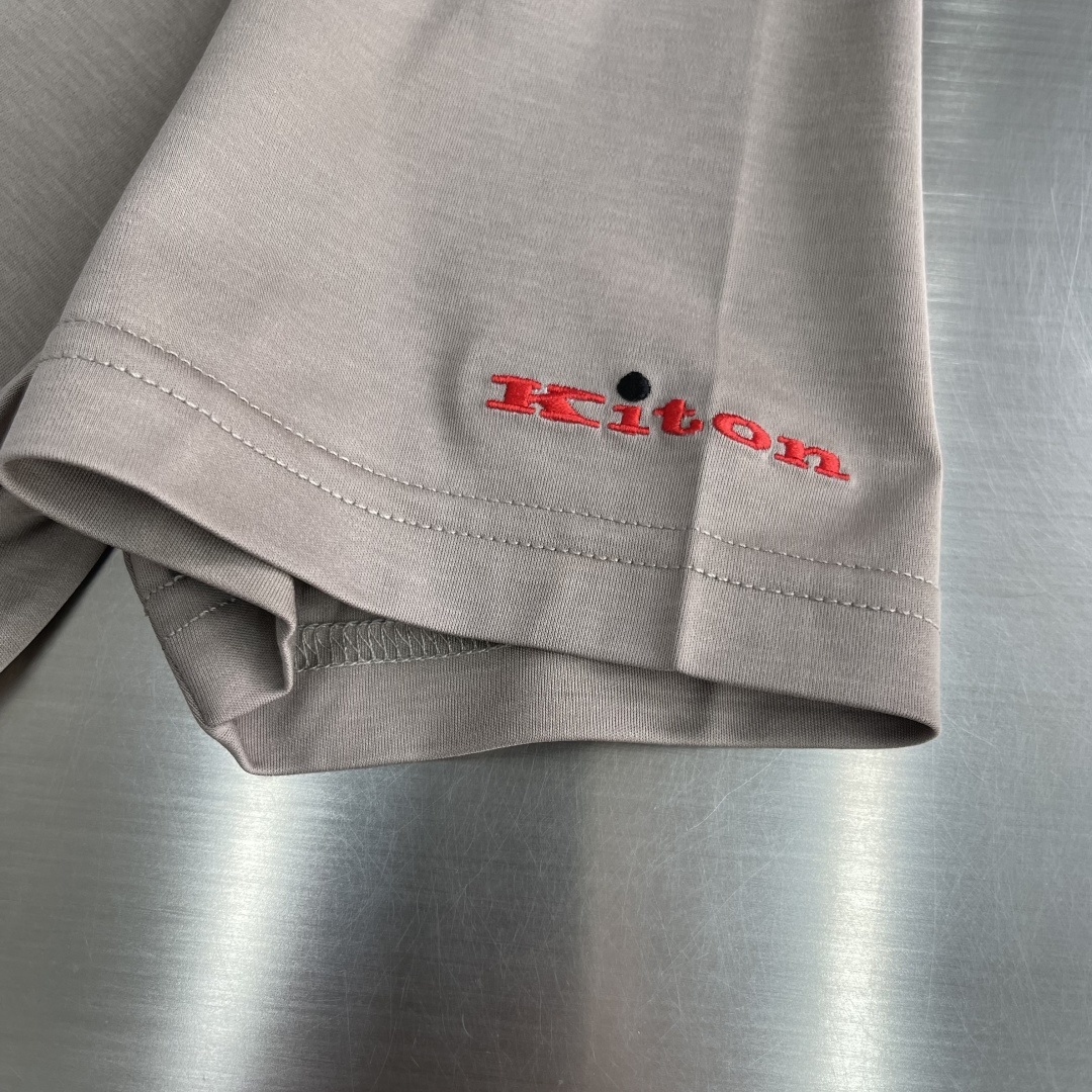 -Kiton 2025春夏新品,经典奢华之作!!
品相完美如斯!!
KITON奇顿男士简约商务休