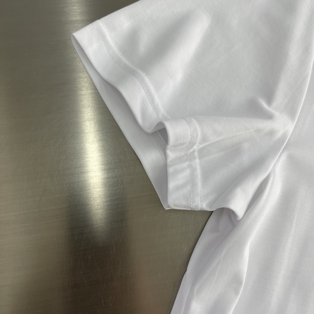 -Kiton 2025春夏新品,经典奢华之作!!
品相完美如斯!!
KITON奇顿男士简约商务休
