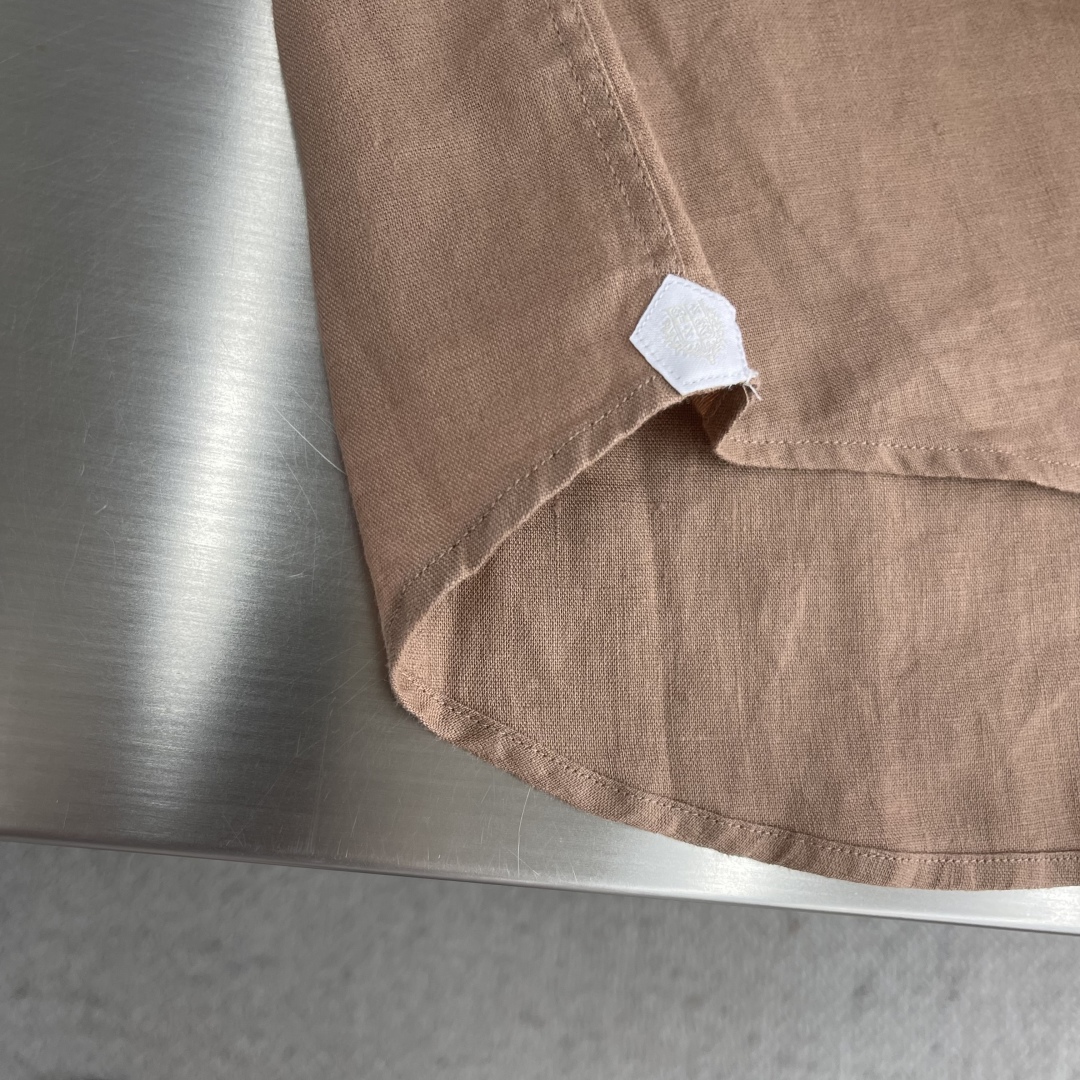 

-Loro Piana   25SS春夏新款进口亚麻面料纯色翻领衬衣，男士简约logo刺绣标识商务休