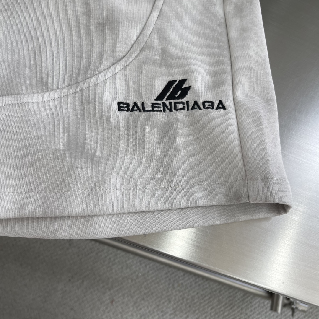 

-Balenciag   2025新款 轻奢主义 人字刺绣 定制logo皮章 男女日常通勤穿搭必备 