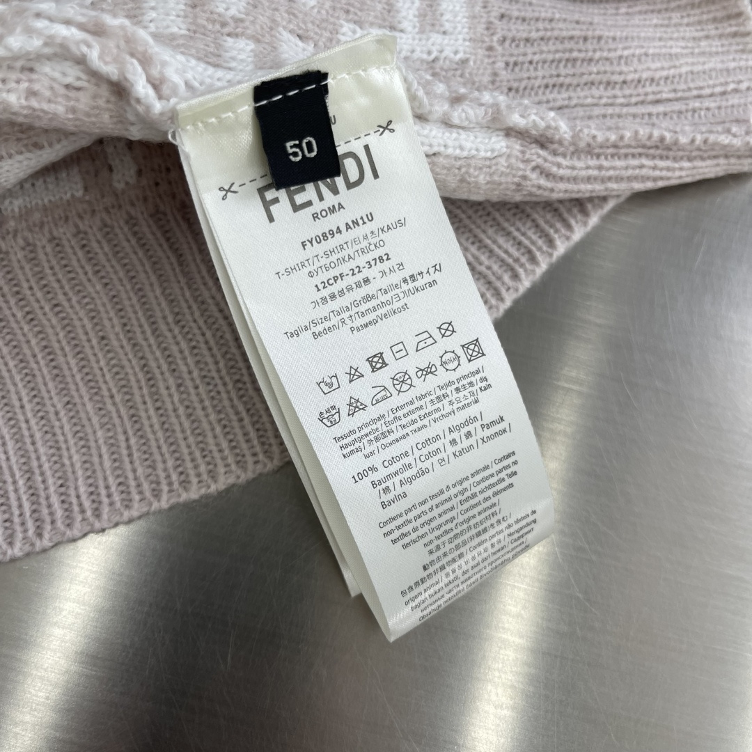 P700 Sweater: Wool-Stained, Imported Knitting, Custom Buttons, Wide Shoulders. - 图片 7