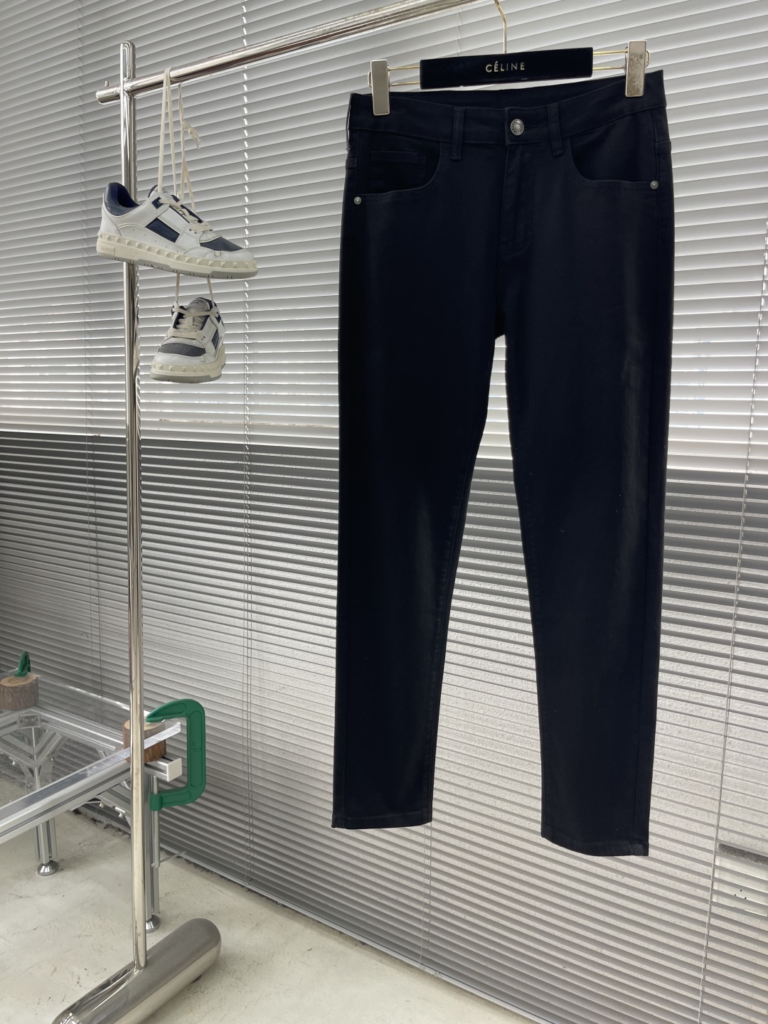 

-驴牌  2025春夏最新推出 直筒 牛仔裤 新品！重工水洗牛仔面料，定制面料和一般牛仔布料比起来，