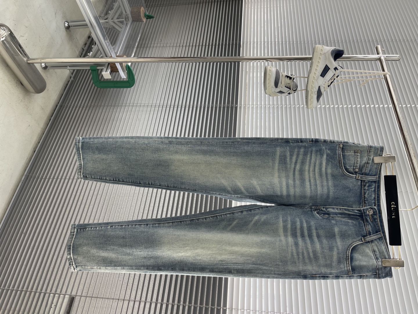 BBR Light Blue Wash Jeans: Cozy, Cool, Sexy Leisure Fashion with Traditional Hand-Painting Process - 图片 2