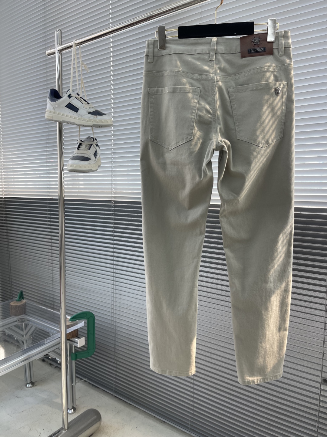 

-Versac  25SS夏季新款休闲牛仔裤，高端品质，面料超级柔软舒适 小直筒版型，上身修长，万能