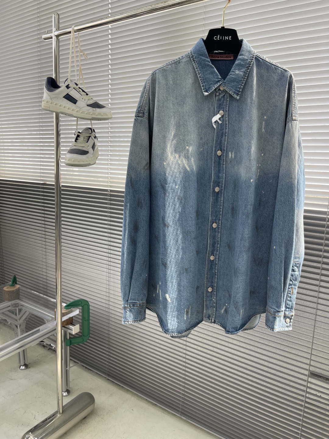 Fashion Items Summary: P750 Customizable Clothes with Unique Features and Sizes