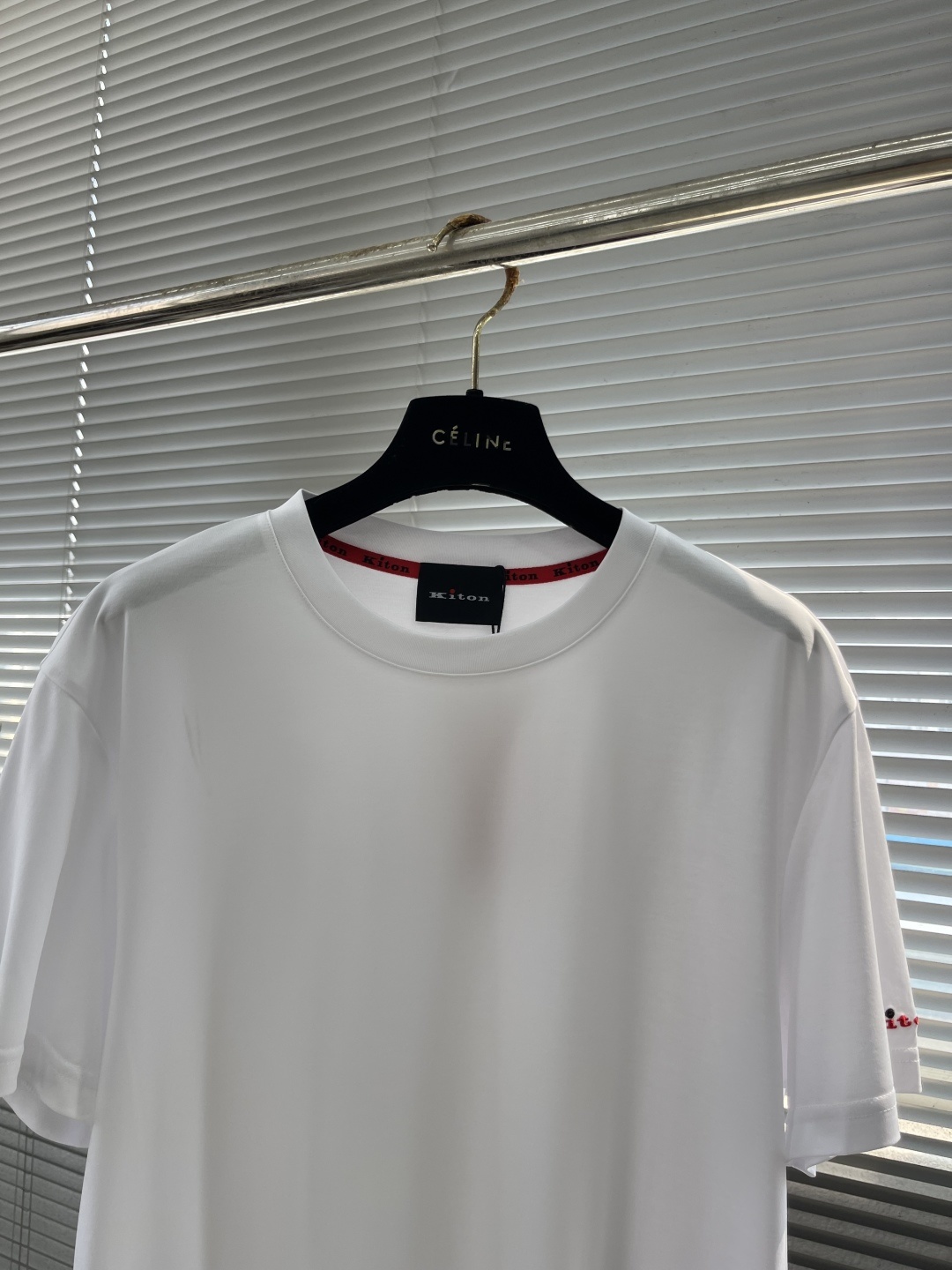 -Kiton 2025春夏新品,经典奢华之作!!
品相完美如斯!!
KITON奇顿男士简约商务休