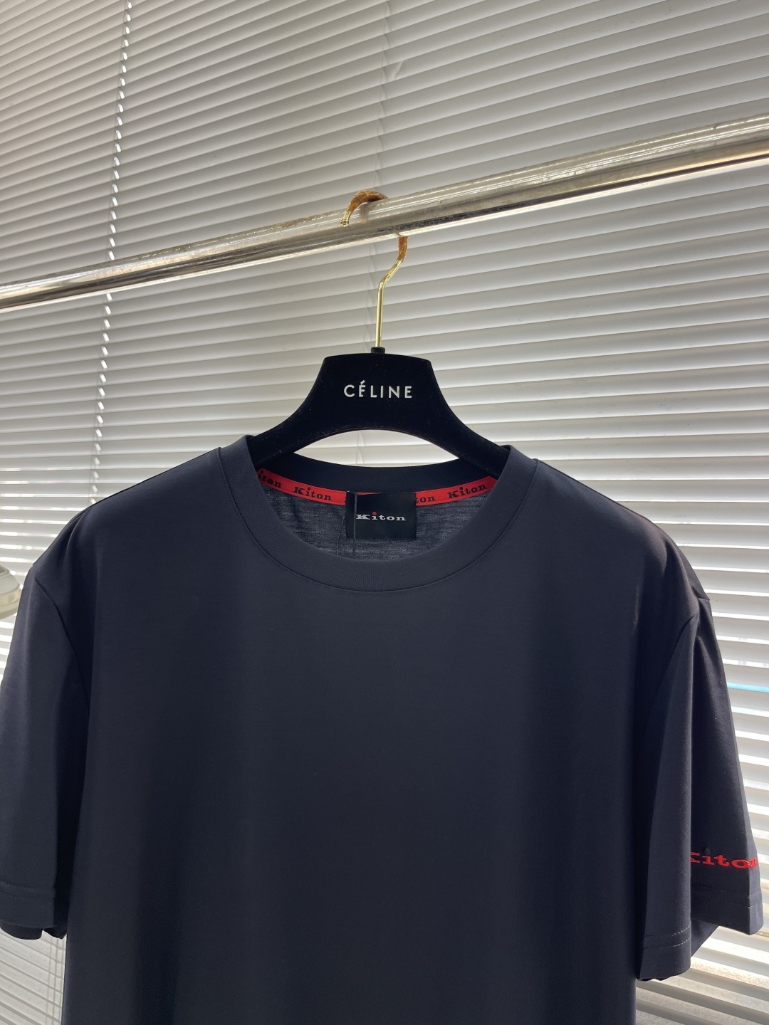 -Kiton 2025春夏新品,经典奢华之作!!
品相完美如斯!!
KITON奇顿男士简约商务休