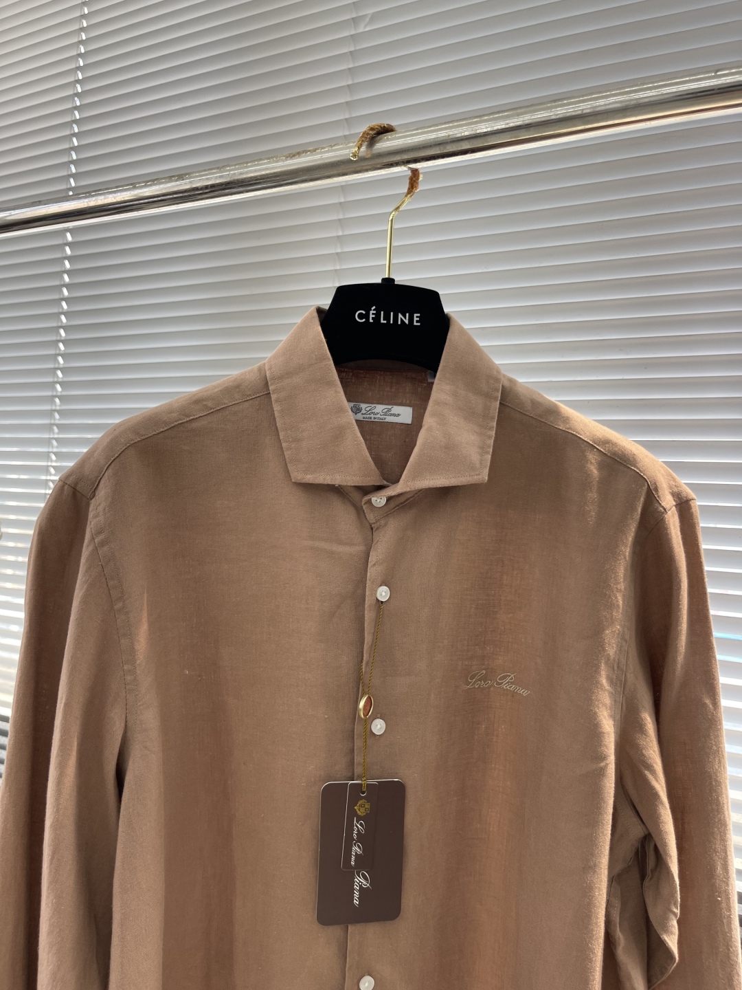 

-Loro Piana   25SS春夏新款进口亚麻面料纯色翻领衬衣，男士简约logo刺绣标识商务休