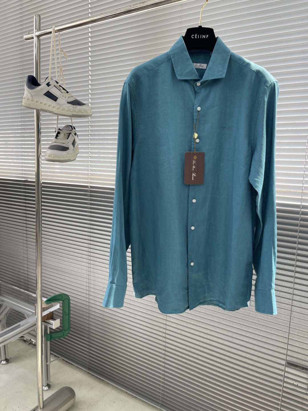 

-Loro Piana   25SS春夏新款进口亚麻面料纯色翻领衬衣，男士简约logo刺绣标识商务休