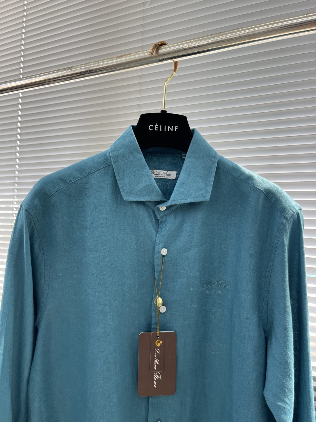 

-Loro Piana   25SS春夏新款进口亚麻面料纯色翻领衬衣，男士简约logo刺绣标识商务休