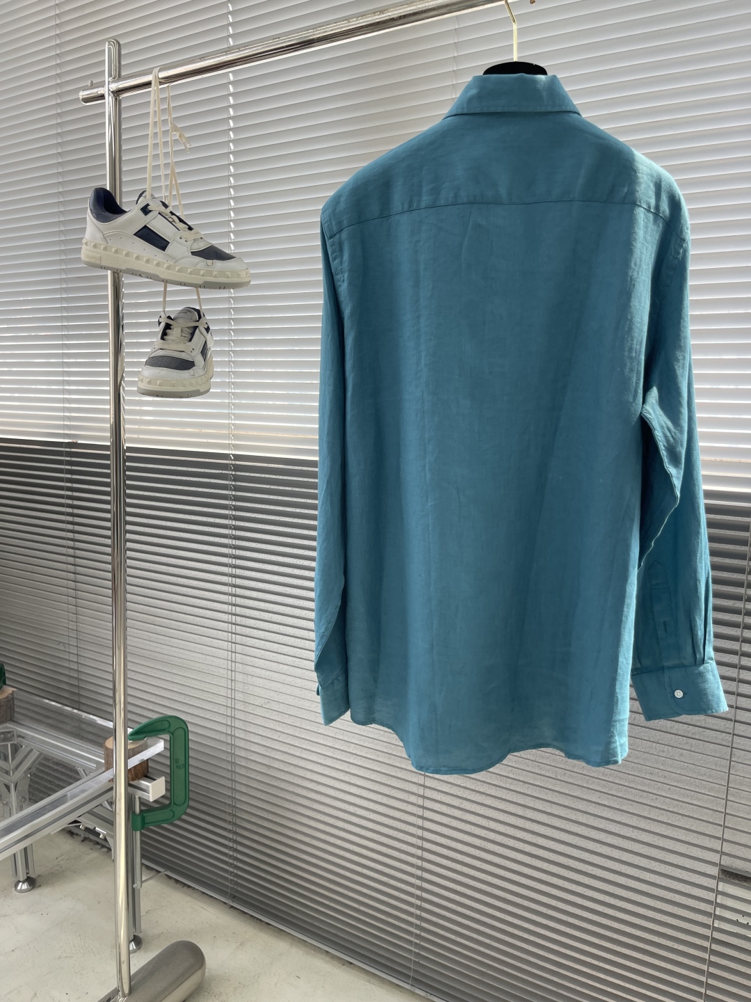 

-Loro Piana   25SS春夏新款进口亚麻面料纯色翻领衬衣，男士简约logo刺绣标识商务休