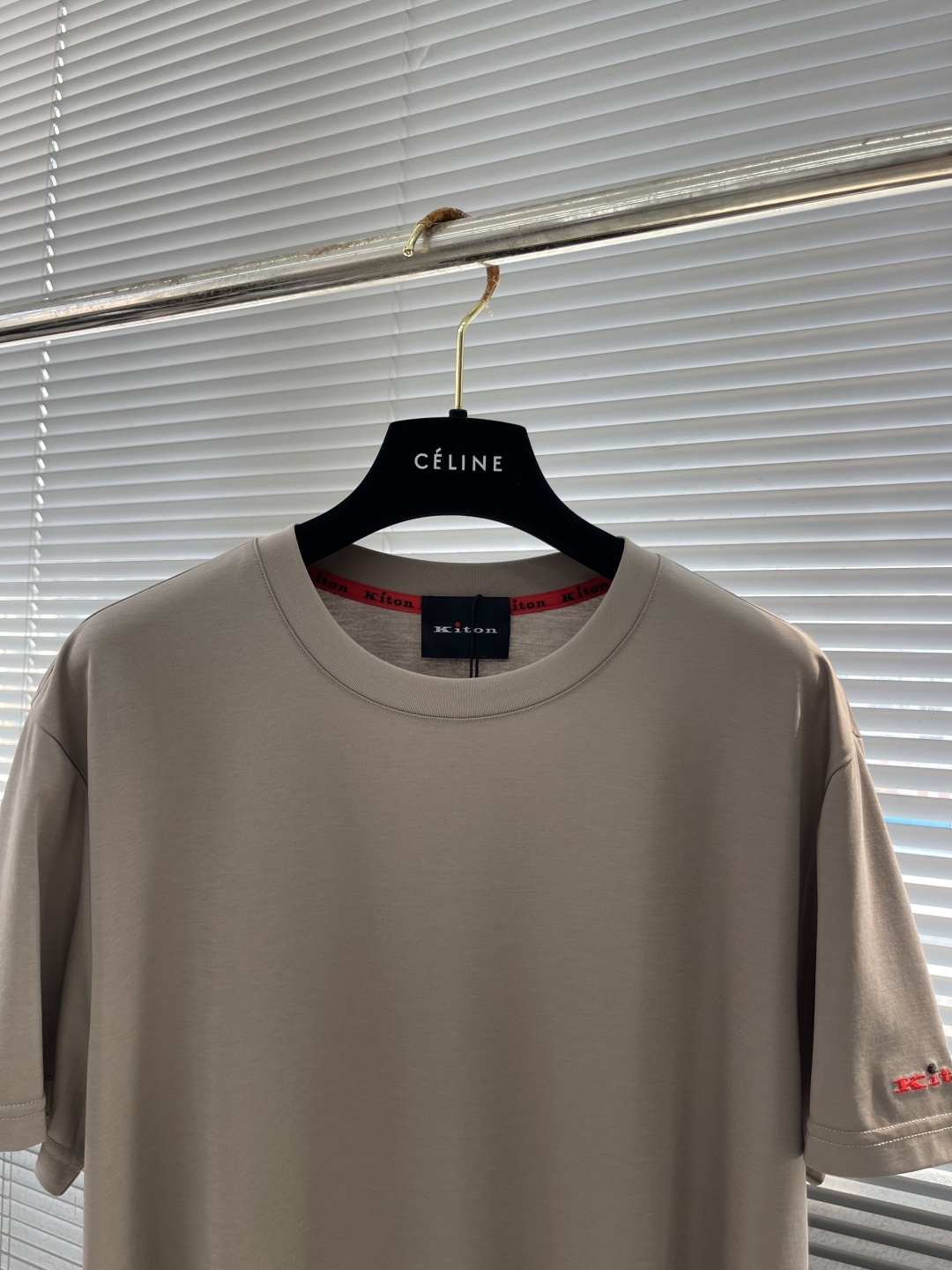 -Kiton 2025春夏新品,经典奢华之作!!
品相完美如斯!!
KITON奇顿男士简约商务休