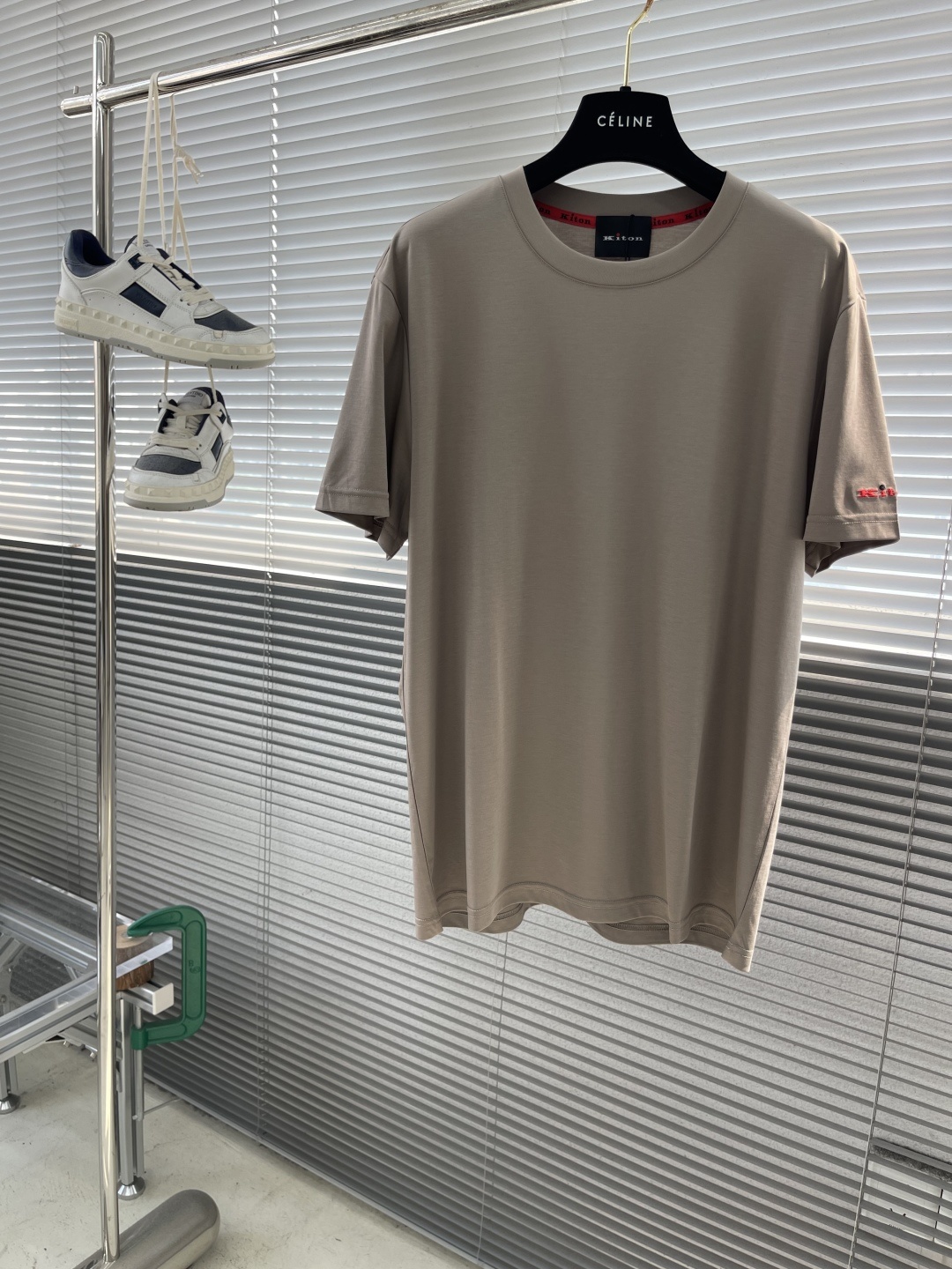 -Kiton 2025春夏新品,经典奢华之作!!
品相完美如斯!!
KITON奇顿男士简约商务休