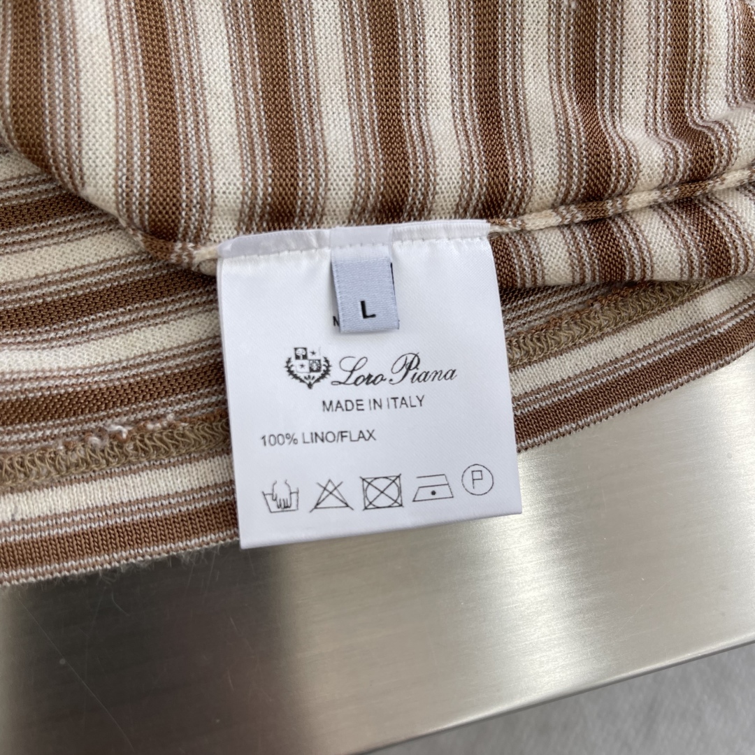 

-Loro Piana      25ss新款Elvo T恤衫为各式夏季造型平添百搭魅力。采用亮泽桑