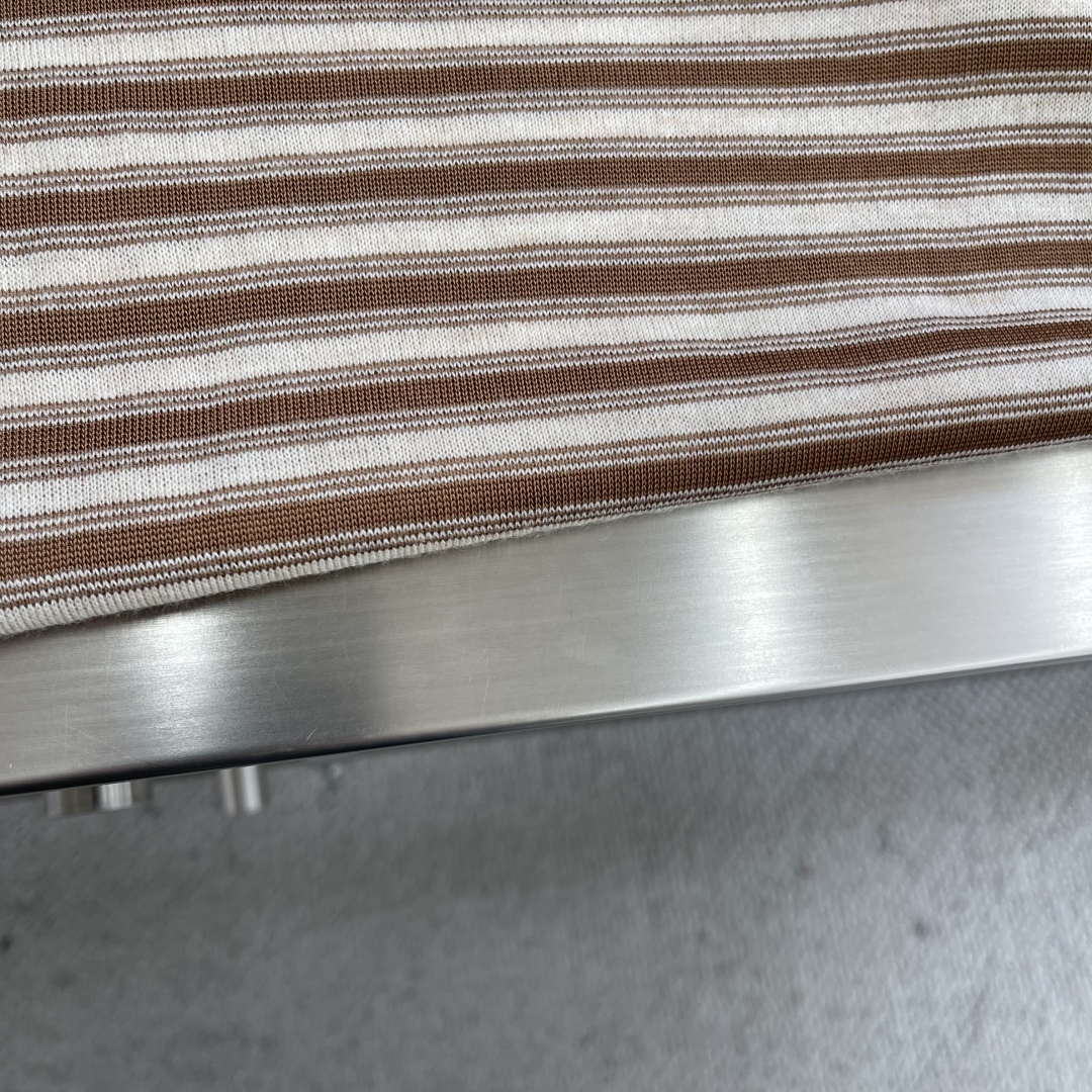 

-Loro Piana      25ss新款Elvo T恤衫为各式夏季造型平添百搭魅力。采用亮泽桑