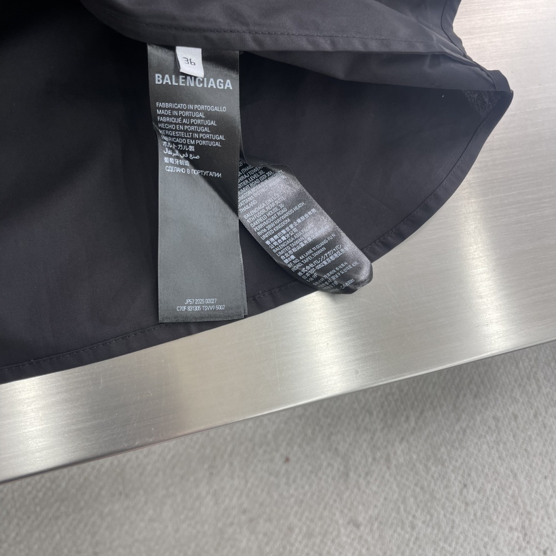 -Balenciag nano BB刺绣衬衫
定制臻品柔忆平纹雅棉 轻盈顺滑 舒适贴肤 以一抹纯粹
