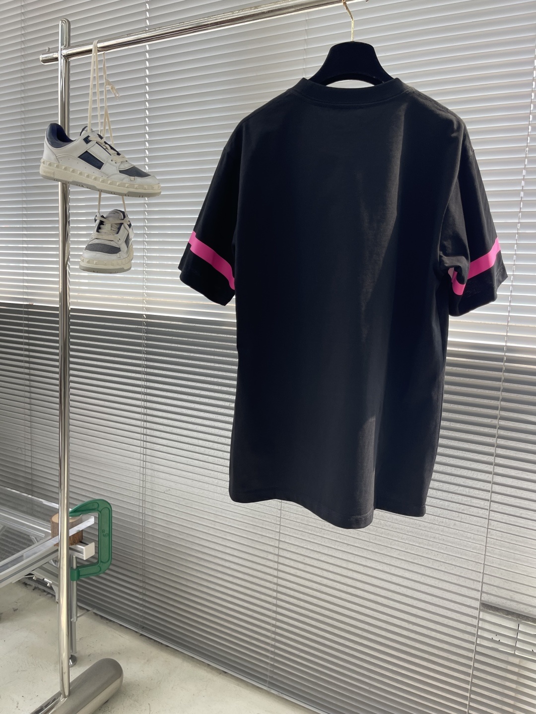 -Dio 25ss新款宽松版型T 恤 白色棉质竹节平纹针织面料 这款 T 恤是二零二五秋季男装系