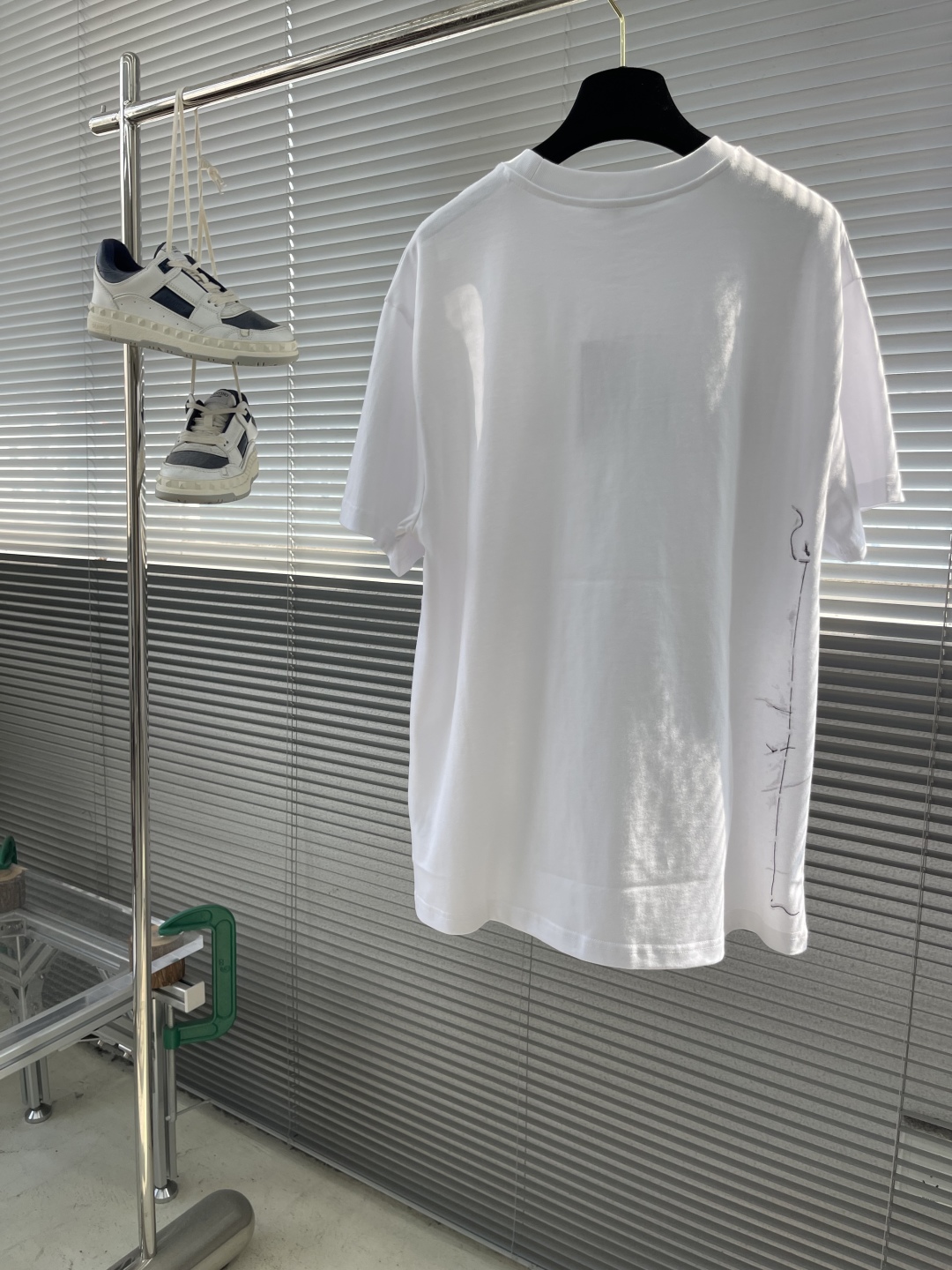 

-GVC    25ss夏季新款棉质错视效果图案T恤  男女同款
码数：S.M.L.XL
衣长	71