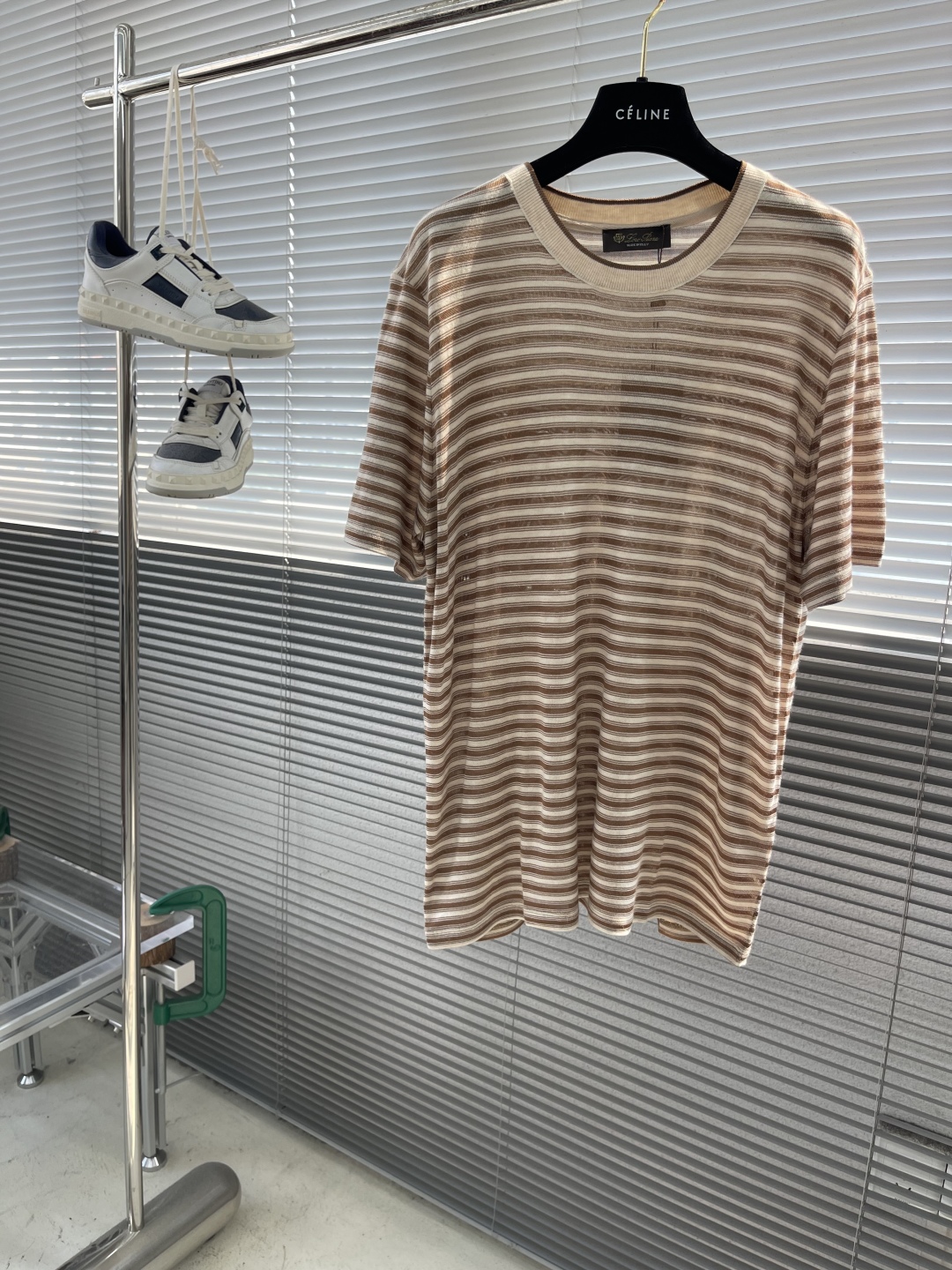 

-Loro Piana      25ss新款Elvo T恤衫为各式夏季造型平添百搭魅力。采用亮泽桑