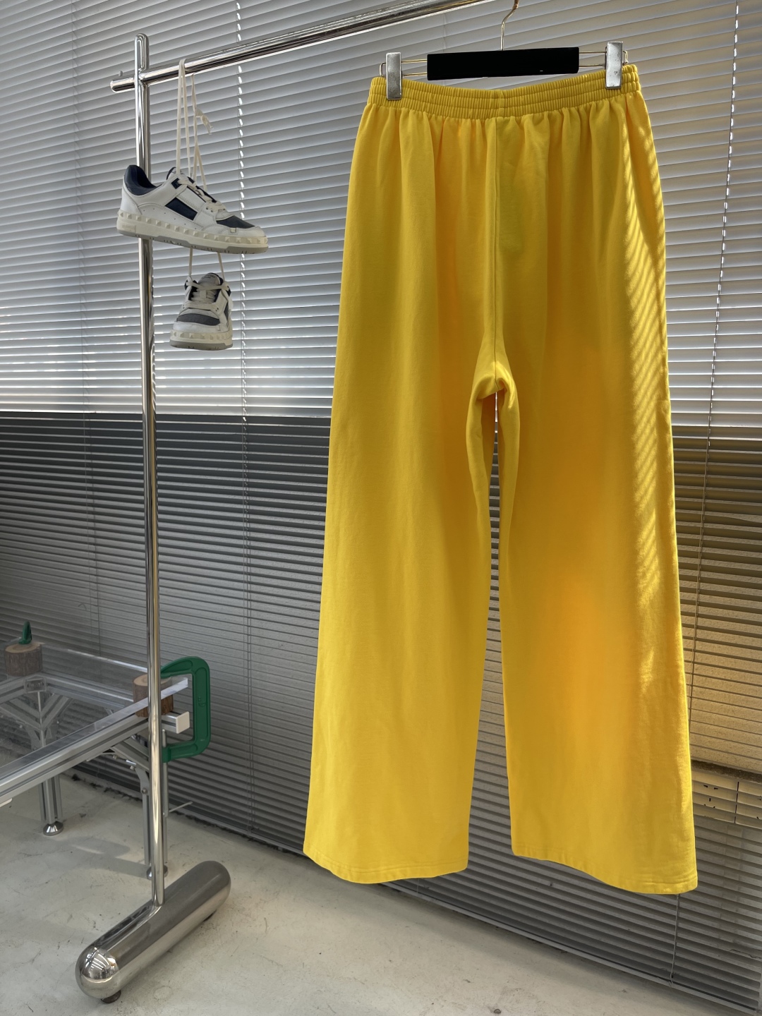 

-Balenciag      25ss新款徽标刺绣松紧针织运动裤 男款 黄色
码数：XS.S.M.