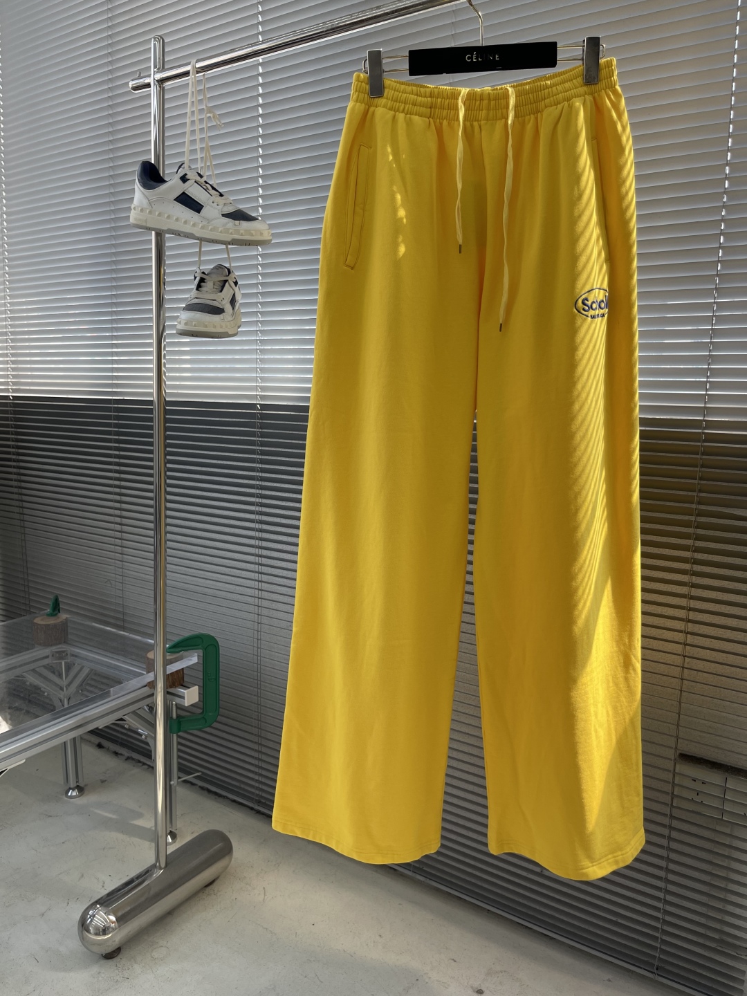 

-Balenciag      25ss新款徽标刺绣松紧针织运动裤 男款 黄色
码数：XS.S.M.