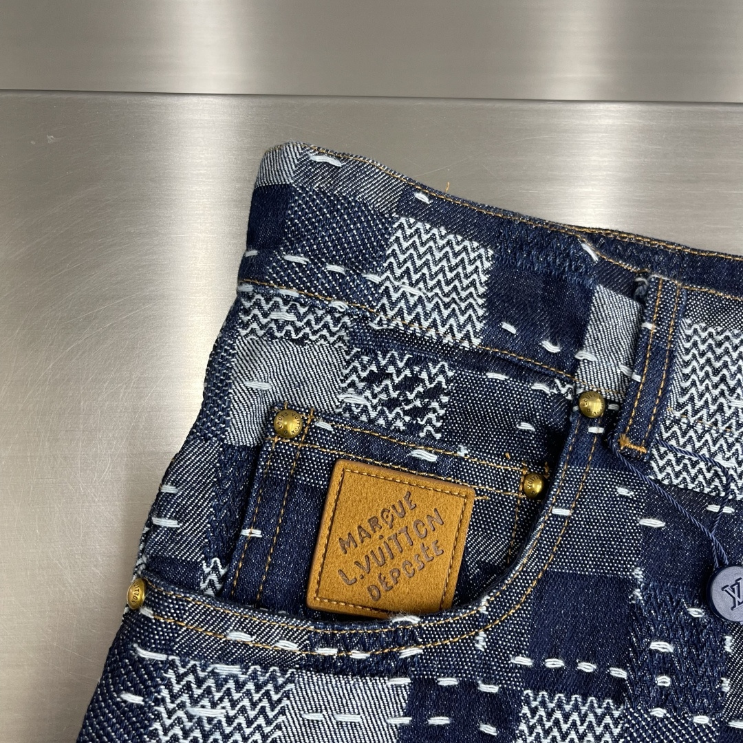 “Pharrell Williams x Nigo Skateboard Jeans: Damier Style Tribute, Sizes & Measurements” - 图片 4