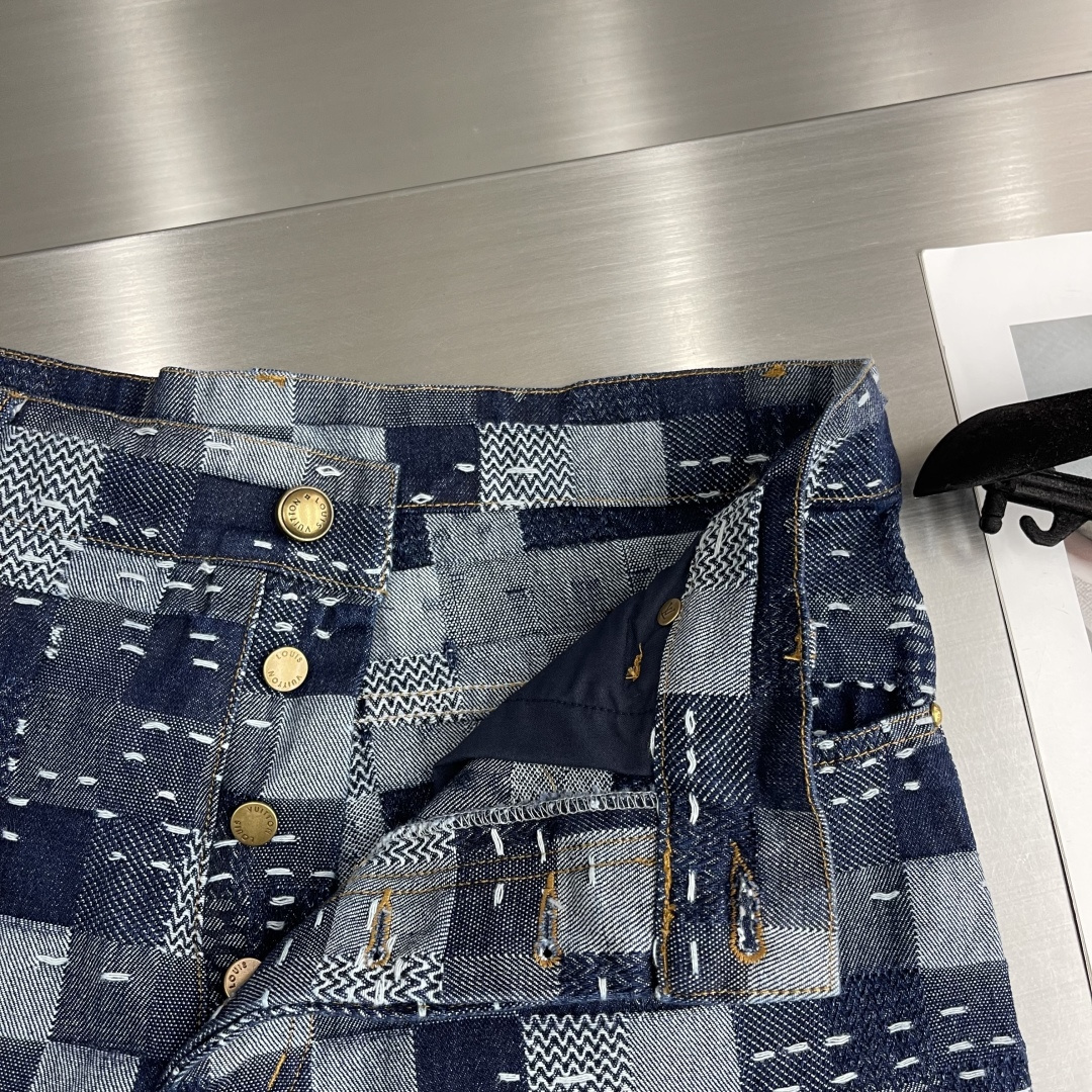 “Pharrell Williams x Nigo Skateboard Jeans: Damier Style Tribute, Sizes & Measurements” - 图片 5