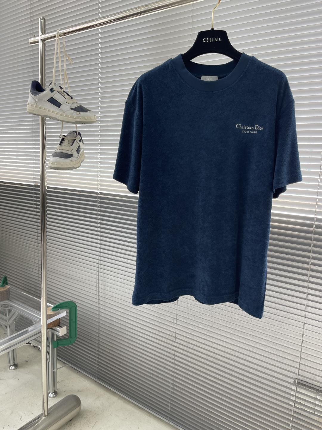 NO:513104,-Dio25 new terry cloth letter embroidered short-sleeved T-shirt made of terry cotton material, with the iconic Cistian Couture logo on the chest, which adds charm. The style can be easily matched with any or Bermuda in this series. The chest is decorated with Cistian Couture embroidery Original style Original custom accessories Collar mark Washing mark Tag Packaging (perfect details) S-xl,,dior,T-shirt,tees,t-shirt,alexander wang19860909-Dio25新款毛巾布字母刺绣短袖T恤 毛圈棉材质精制而成,胸前饰有标志性的Cistian Couture标志,更添魅力.式,可轻松搭配本系列任何或百慕大. 胸前饰有 Cistian Couture 刺绣 原版版型 原版定制辅料 领标 洗水唛 吊牌 包装(细节完美) 尺码 S-xl,,dior,T-shirt,tees，t-shirt,alexander wang,Men's clothing