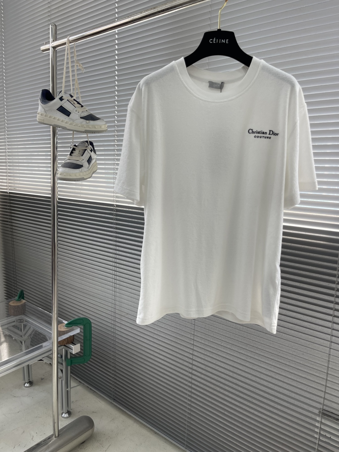 NO:513101,-Dio25 new terry cloth letter embroidered short-sleeved T-shirt made of terry cotton material, with the iconic Cistian Couture logo on the chest, which adds charm. The style can be easily matched with any or Bermuda in this series. The chest is decorated with Cistian Couture embroidery Original style Original custom accessories Collar mark Washing mark Tag Packaging (perfect details) Sizes s-xl,,dior,T-shirt,tees,t-shirt,alexander wang19860909-Dio25新款毛巾布字母刺绣短袖T恤 毛圈棉材质精制而成,胸前饰有标志性的Cistian Couture标志,更添魅力.式,可轻松搭配本系列任何或百慕大. 胸前饰有 Cistian Couture 刺绣 原版版型 原版定制辅料 领标 洗水唛 吊牌 包装(细节完美) 尺码s-xl,,dior,T-shirt,tees，t-shirt,alexander wang,Men's clothing