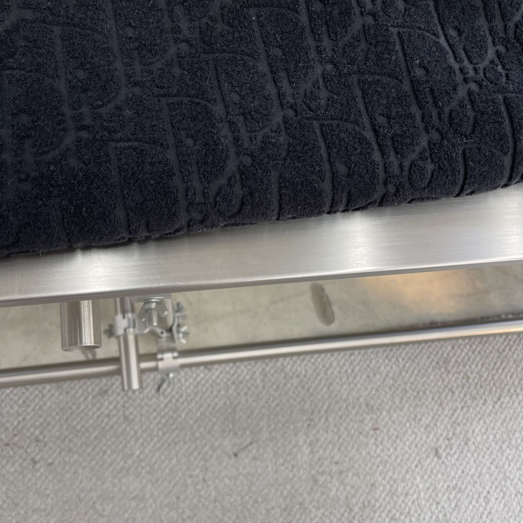 

-Dio   Obliave 满印字母卫衣
定制Dio 提花面料 手感柔软 舒适贴肤 饰以同色调提花