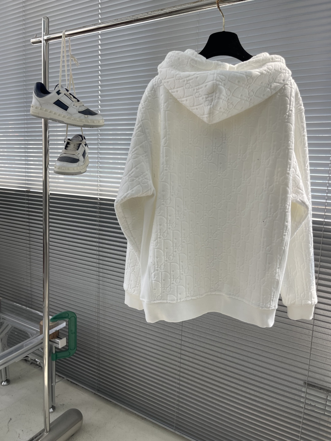 

-Dio   Obliave 满印字母卫衣
定制Dio 提花面料 手感柔软 舒适贴肤 饰以同色调提花