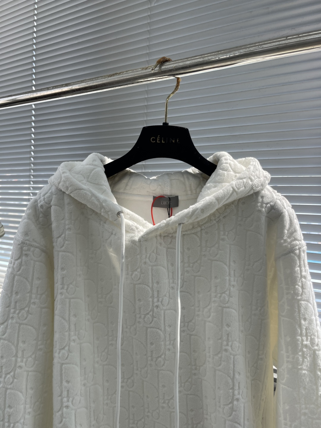 

-Dio   Obliave 满印字母卫衣
定制Dio 提花面料 手感柔软 舒适贴肤 饰以同色调提花