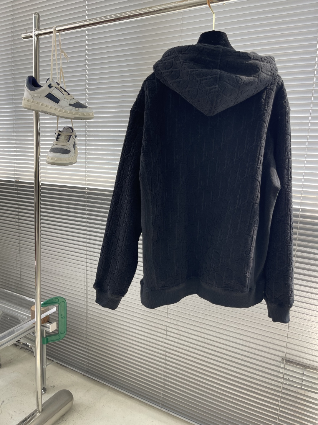 

-Dio   Obliave 满印字母卫衣
定制Dio 提花面料 手感柔软 舒适贴肤 饰以同色调提花