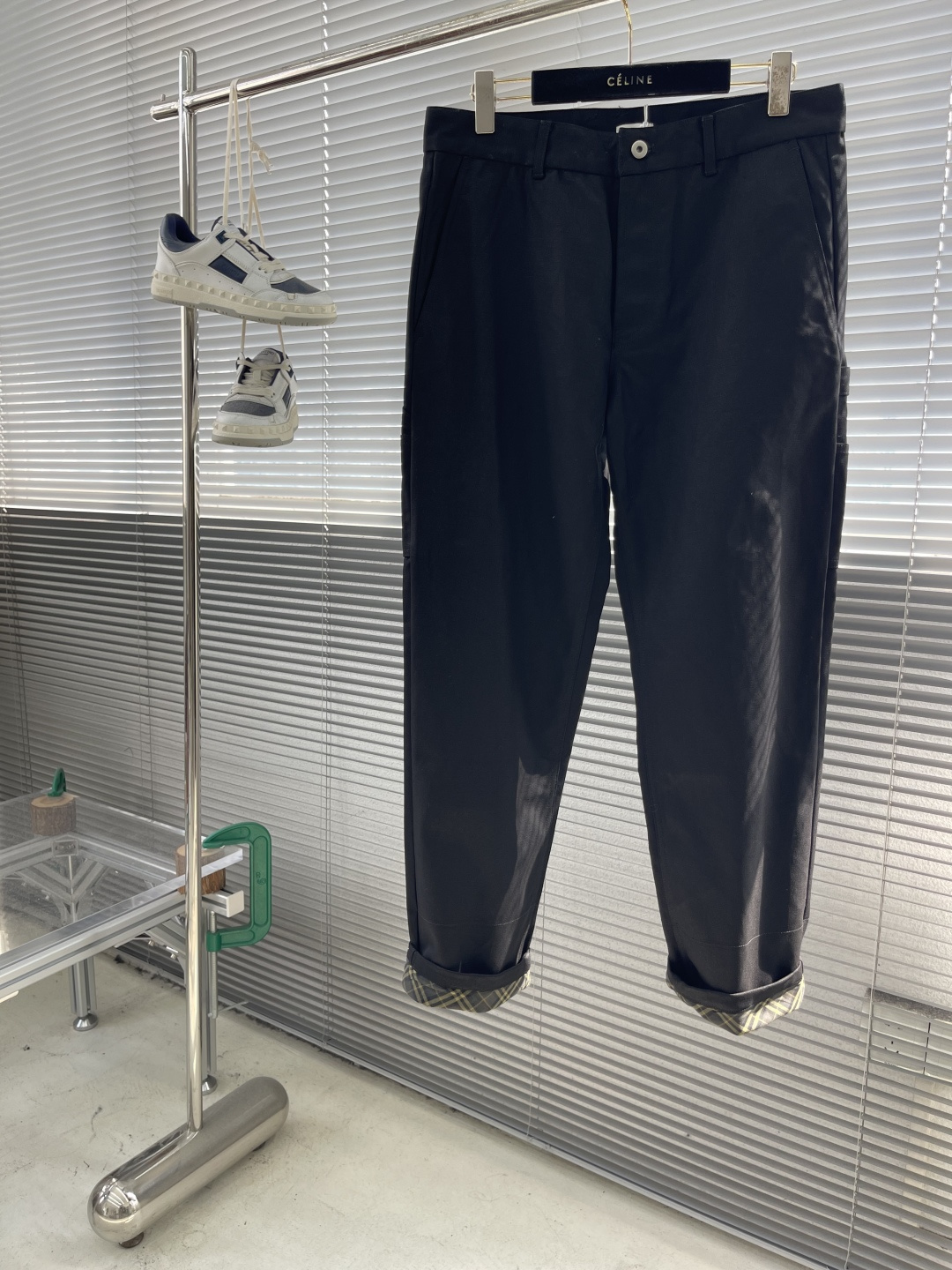 NO:743575,The highest version on the market, the girl inspects the goods, trims the three marks on the threads, and delivers the goods. You can send pictures and videos. If you want quality and service, add me on WeChat. We will not accept urgent orders. -BBR plaid work jeans. These work pants are made of pure cotton fabric. The hems are inlaid with B's exclusive plaid fabric. The back pockets are decorated with BB embroidered work clothes. The buttons are open and close. The style is very fashionable and novel, and the upper body effect is great. Size 44 46 48 50  52 54 Pants length 101 102.5 104 105.5 107 108.5 Waist 768084889296 Hips 97 101 105 109 113 117,Burberry-clothing,jeans,19860909市面最高版本小妹验货、修剪线头上三标、发货可发图及拍视频,要品质要服务的加我微信,不接急单. -BBR 格子布工装牛仔裤,这款工装裤采用纯棉面料制作而成,下脚出搭配有B家独家格子布面料镶嵌,后袋出饰有BB绣花工装,纽扣是开合,款式非常时尚新颖,上身效果超赞 码数44 46 48 50 52 54 裤长 101 102.5 104 105.5 107 108.5 腰围768084889296 臀围97 101 105 109 113 117,博柏利-服装,jeans,,Women's clothing