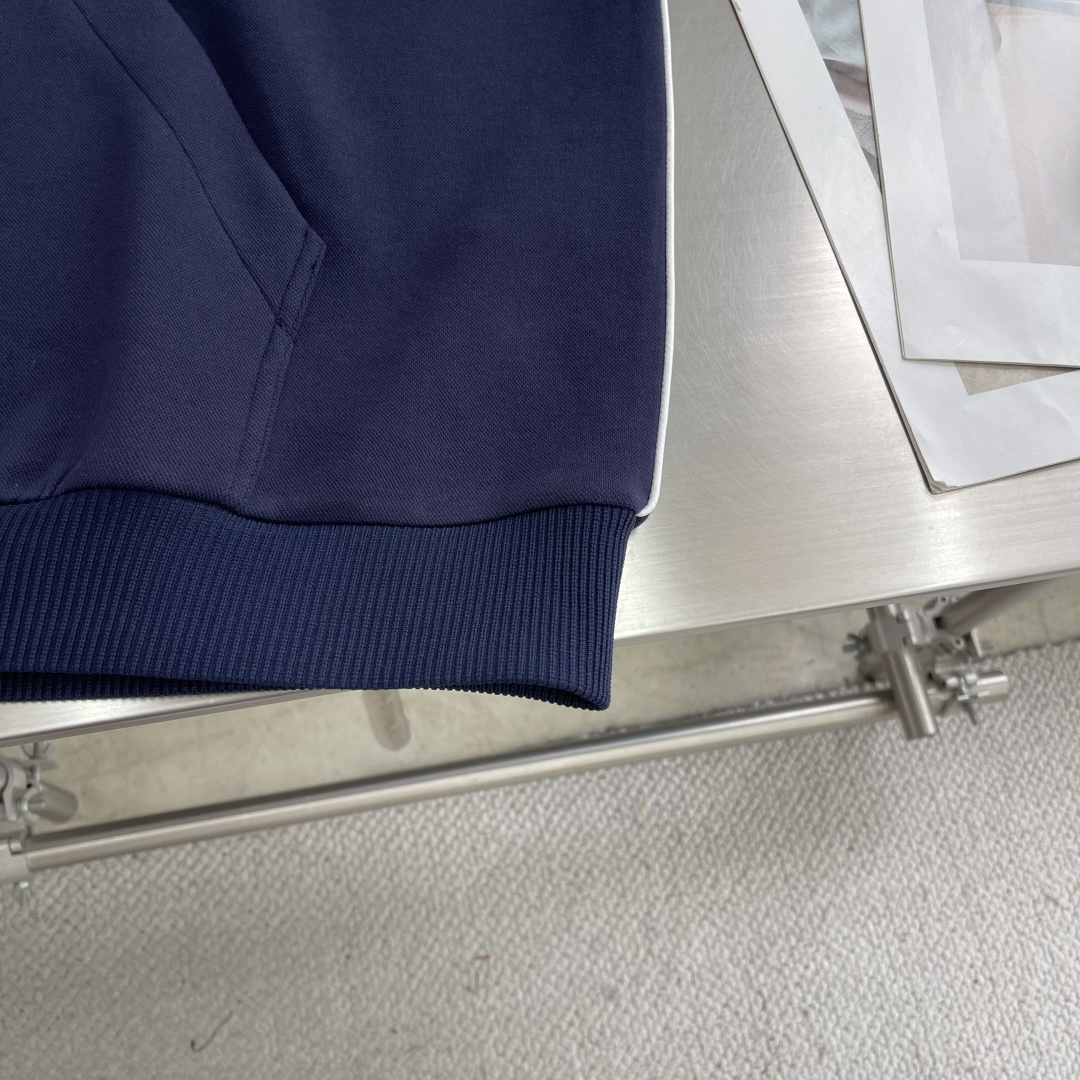 GUCC Soft Fabric Collection with Naval Blues and Steel Stamp Detail - 图片 7