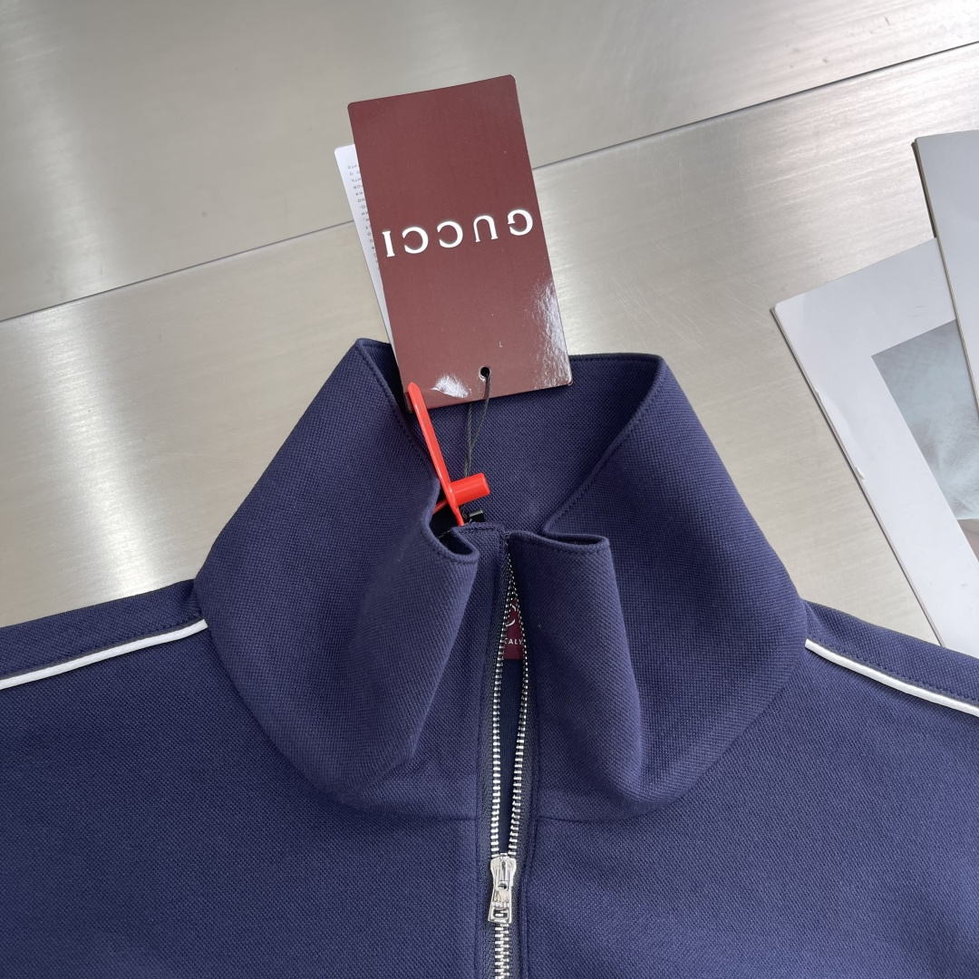 GUCC Soft Fabric Collection with Naval Blues and Steel Stamp Detail - 图片 3