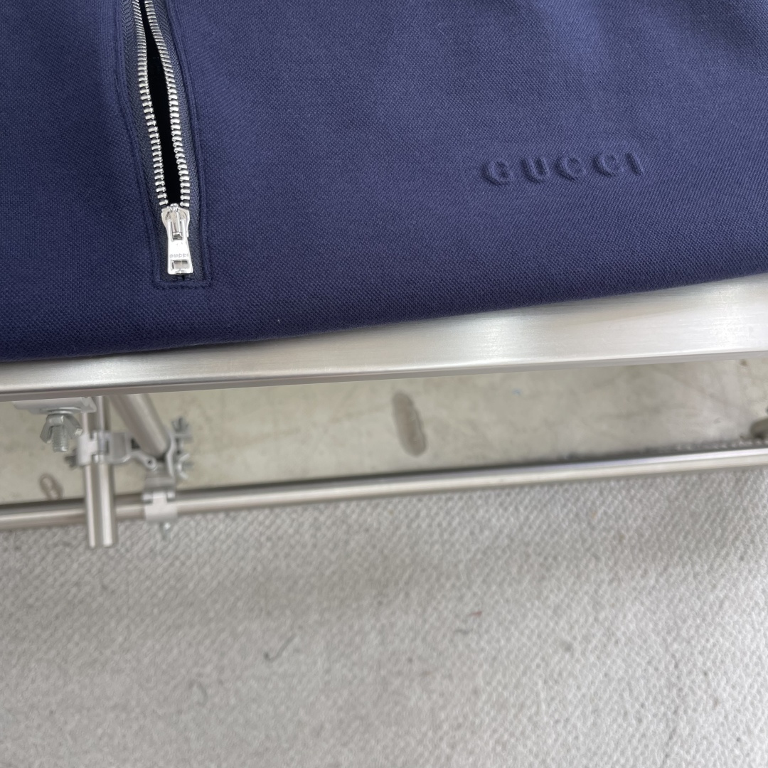 GUCC Soft Fabric Collection with Naval Blues and Steel Stamp Detail - 图片 4