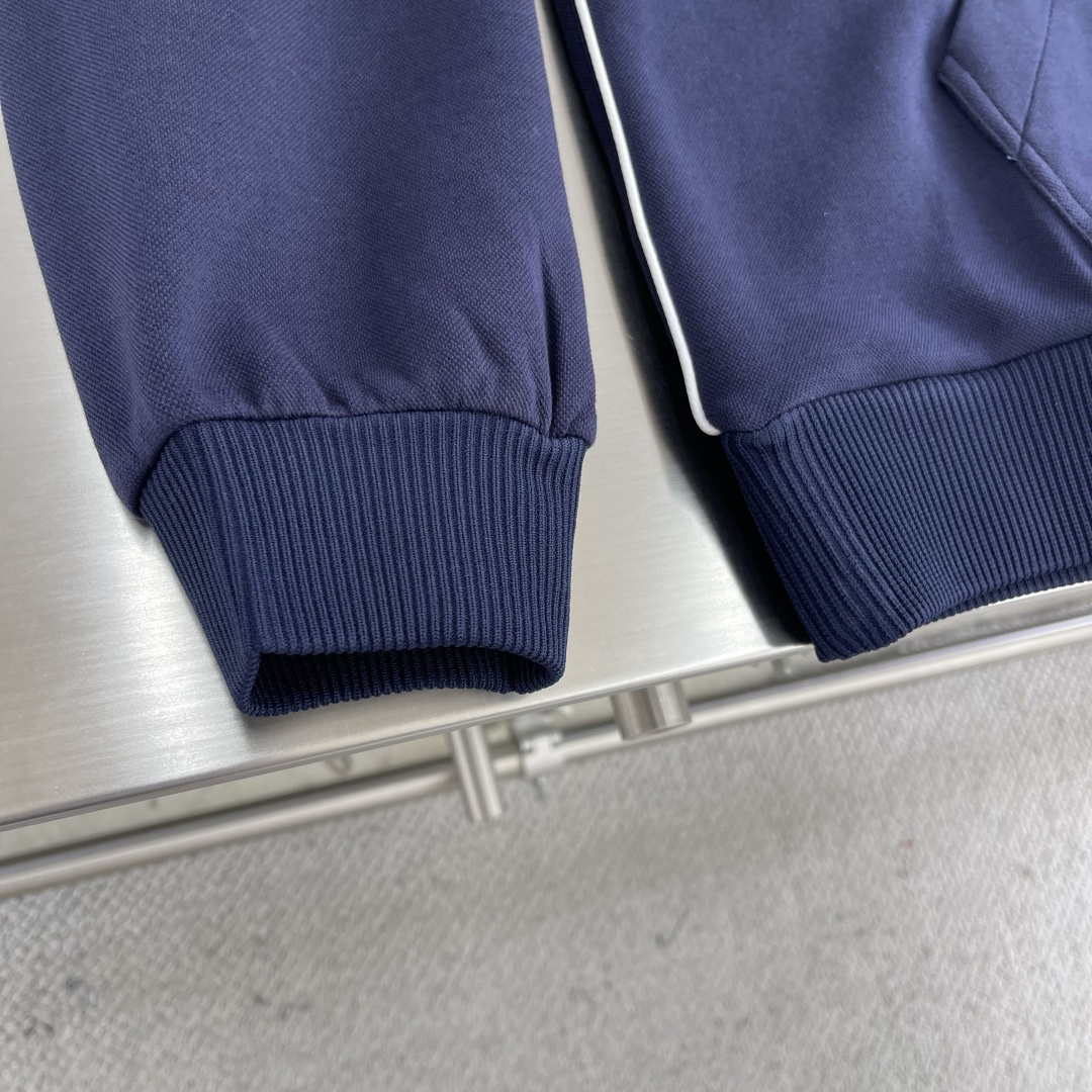 GUCC Soft Fabric Collection with Naval Blues and Steel Stamp Detail - 图片 6