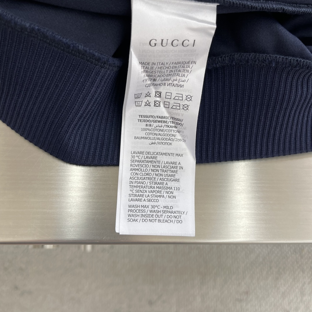 GUCC Soft Fabric Collection with Naval Blues and Steel Stamp Detail - 图片 8