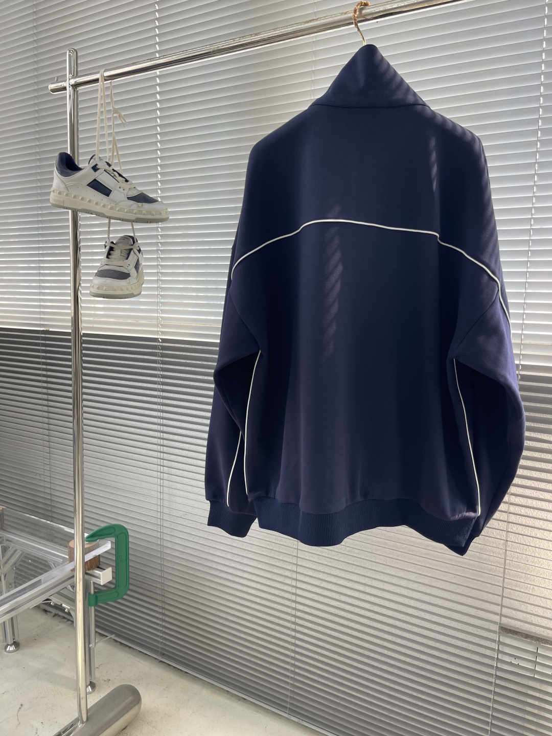 GUCC Soft Fabric Collection with Naval Blues and Steel Stamp Detail - 图片 9