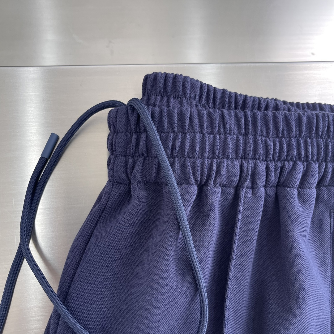 Gucc Transcript Pants: Luxurious Navy Blue Design with Custom Steel Stamp Detail - 图片 3