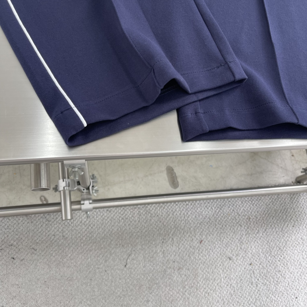 Gucc Transcript Pants: Luxurious Navy Blue Design with Custom Steel Stamp Detail - 图片 7