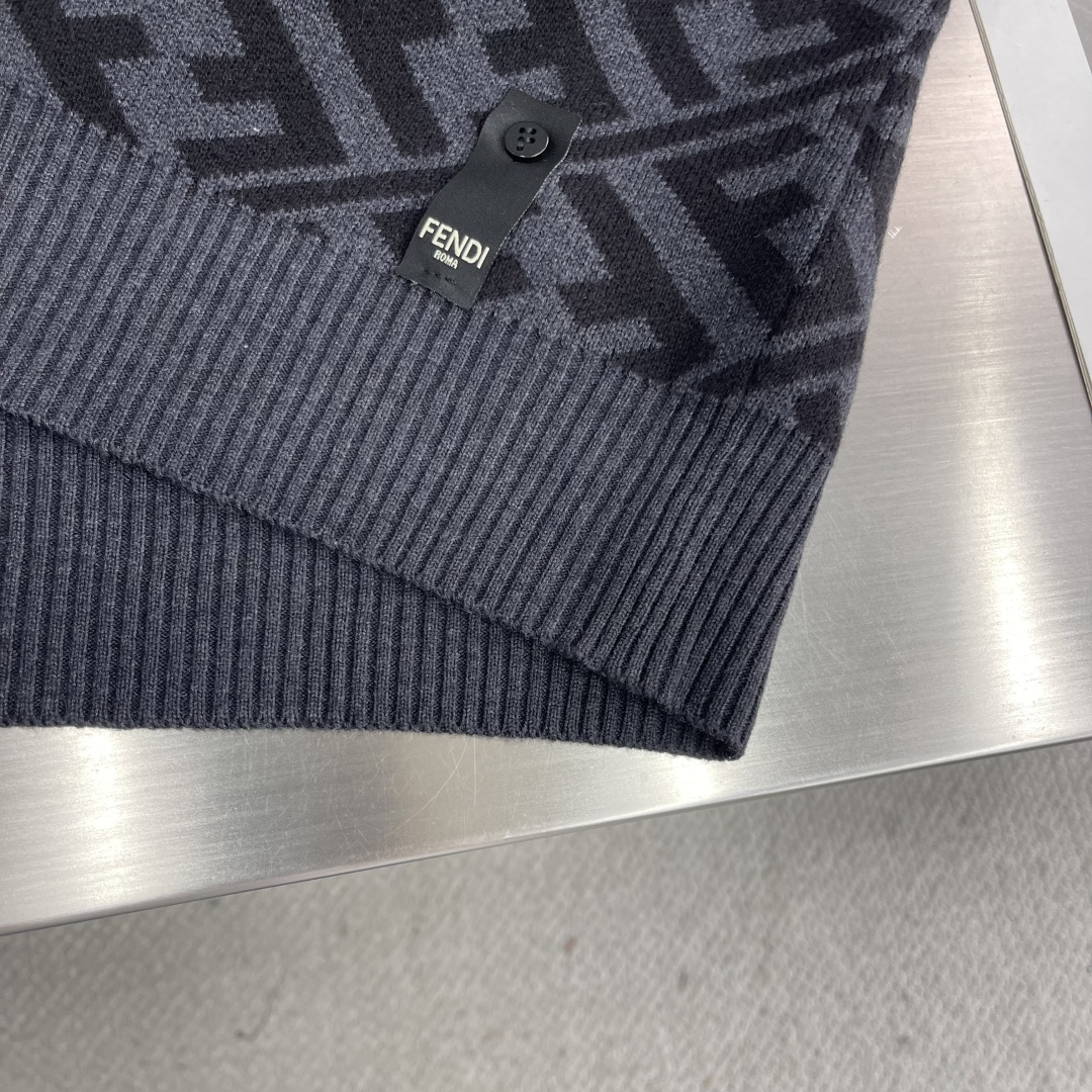 -FEND 斜纹FF套头针织衫定制臻柔绵羊毛黏胶优混织材 柔软而富有层次感 舒适贴肤 以黑色与灰色的巧妙